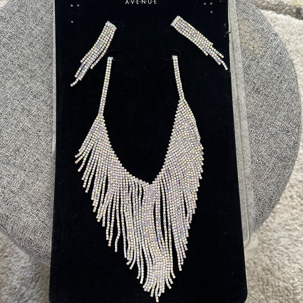 Stunning Silver Fringe Necklace and Earring Set